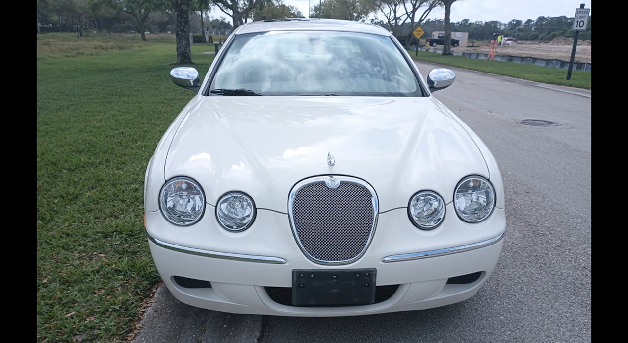 2nd Image of a 2008 JAGUAR S TYPE