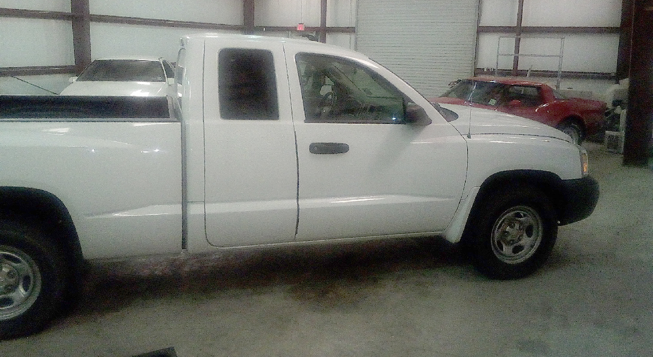 3rd Image of a 2005 DODGE DAKOTA ST