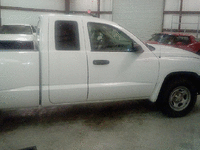 Image 4 of 7 of a 2005 DODGE DAKOTA ST