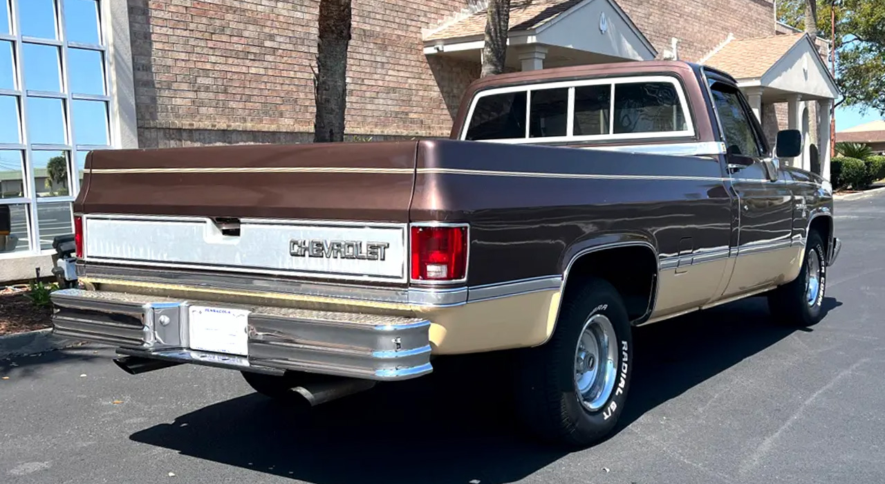 3rd Image of a 1983 CHEVROLET C10