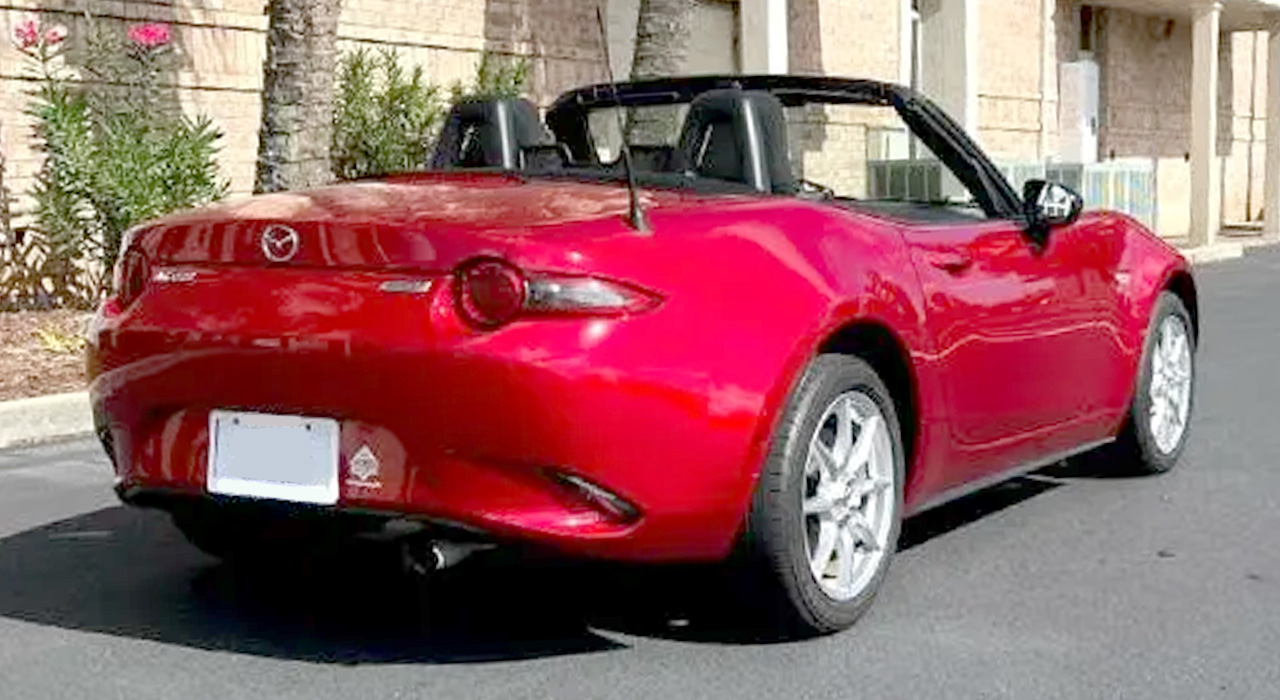 3rd Image of a 2016 MAZDA MX-5 MIATA SPORT