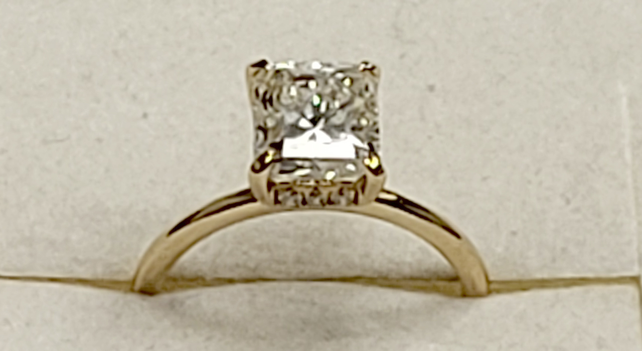 1st Image of a N/A 18K GOLD DIAMOND