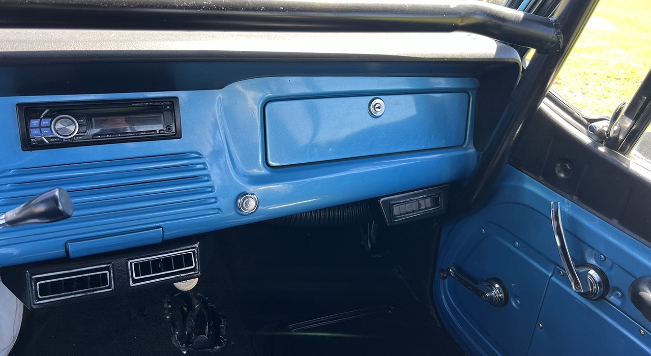 7th Image of a 1973 JEEP COMMANDO