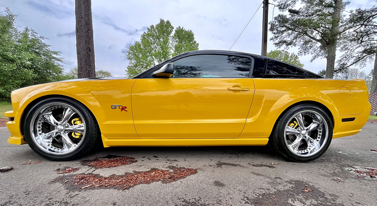 2nd Image of a 2008 FORD MUSTANG GTR