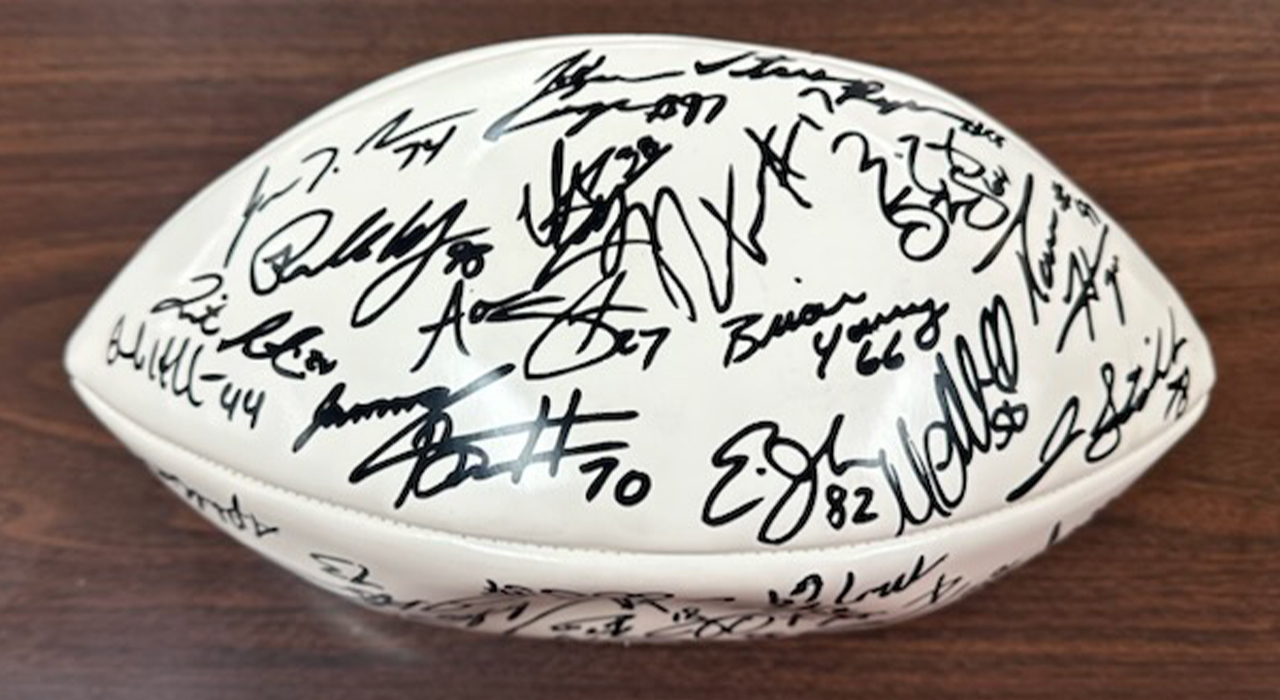 2nd Image of a 2010 SIGNED NEW ORLEANS SAINTS FOOTBALL