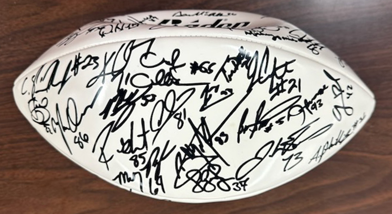 3rd Image of a 2010 SIGNED NEW ORLEANS SAINTS FOOTBALL