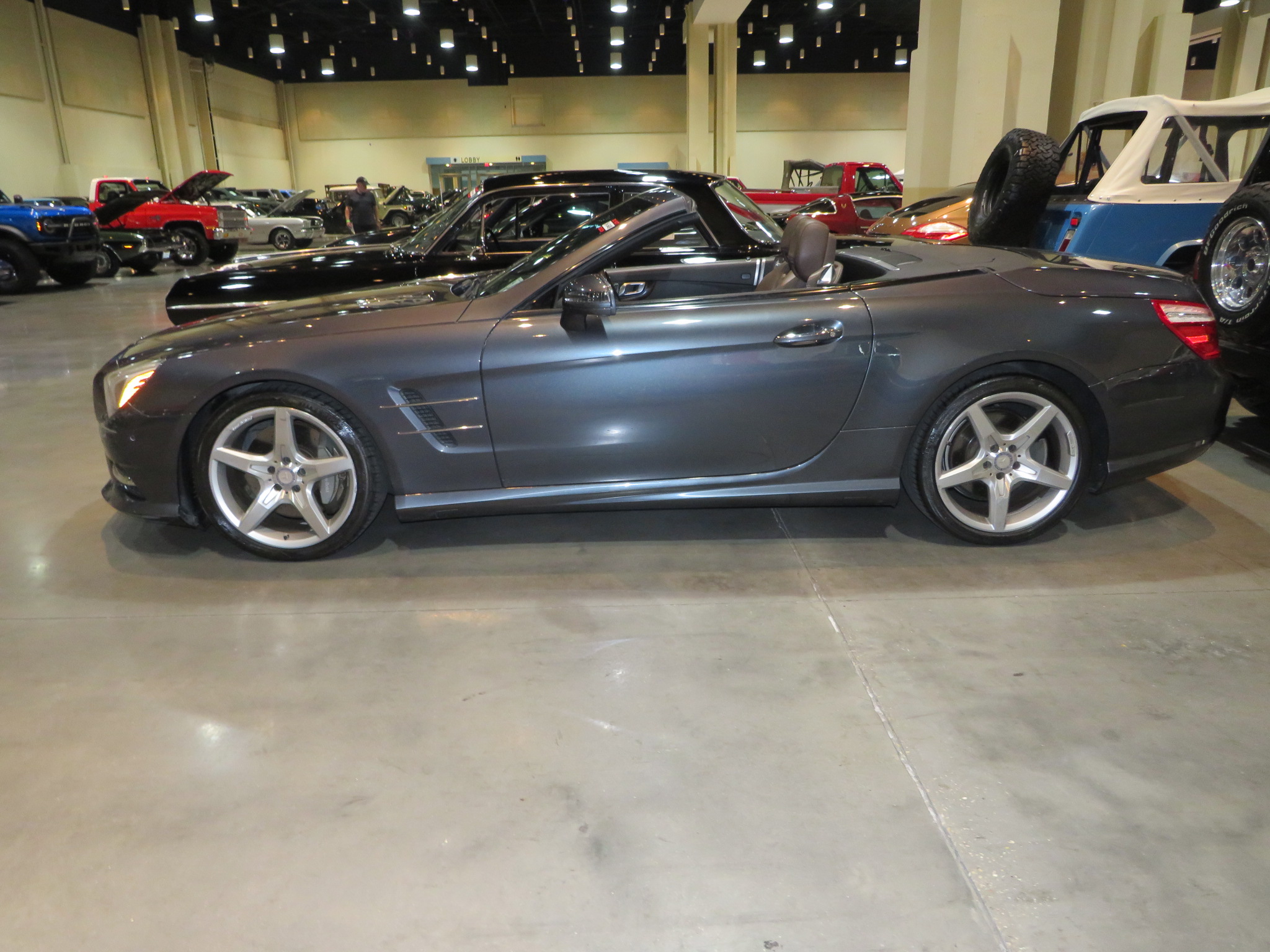 2nd Image of a 2013 MERCEDES-BENZ SL-CLASS SL550