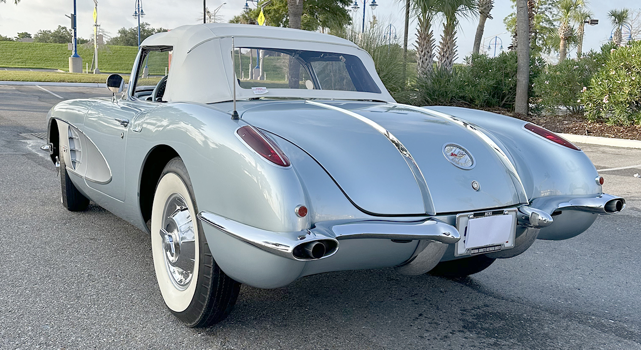 2nd Image of a 1958 CHEVROLET CORVETTE