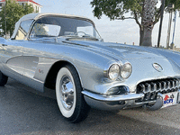 Image 2 of 33 of a 1958 CHEVROLET CORVETTE