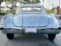 Image 7 of 33 of a 1958 CHEVROLET CORVETTE