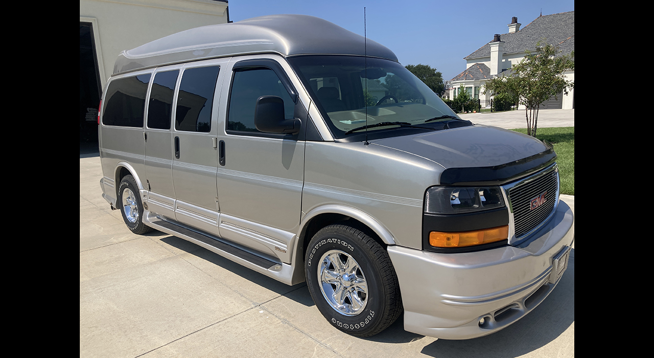 1st Image of a 2004 GMC SAVANA 1500