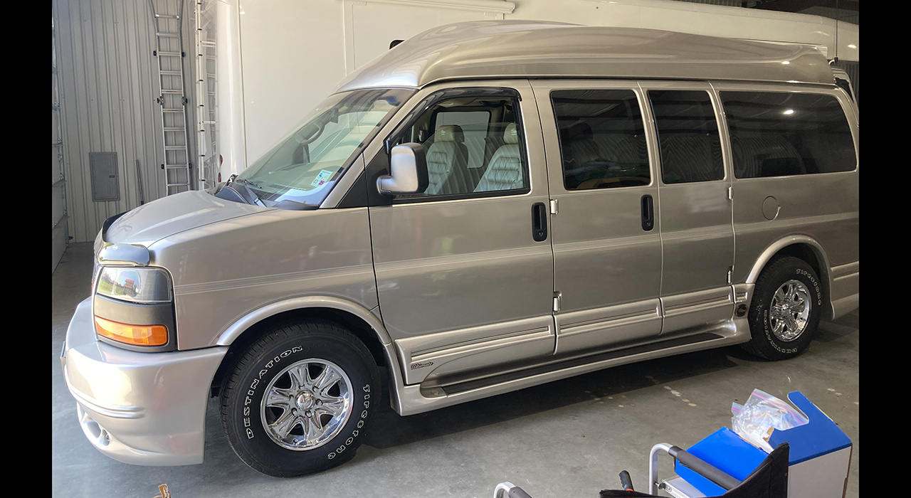 2nd Image of a 2004 GMC SAVANA 1500