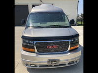 Image 4 of 14 of a 2004 GMC SAVANA 1500