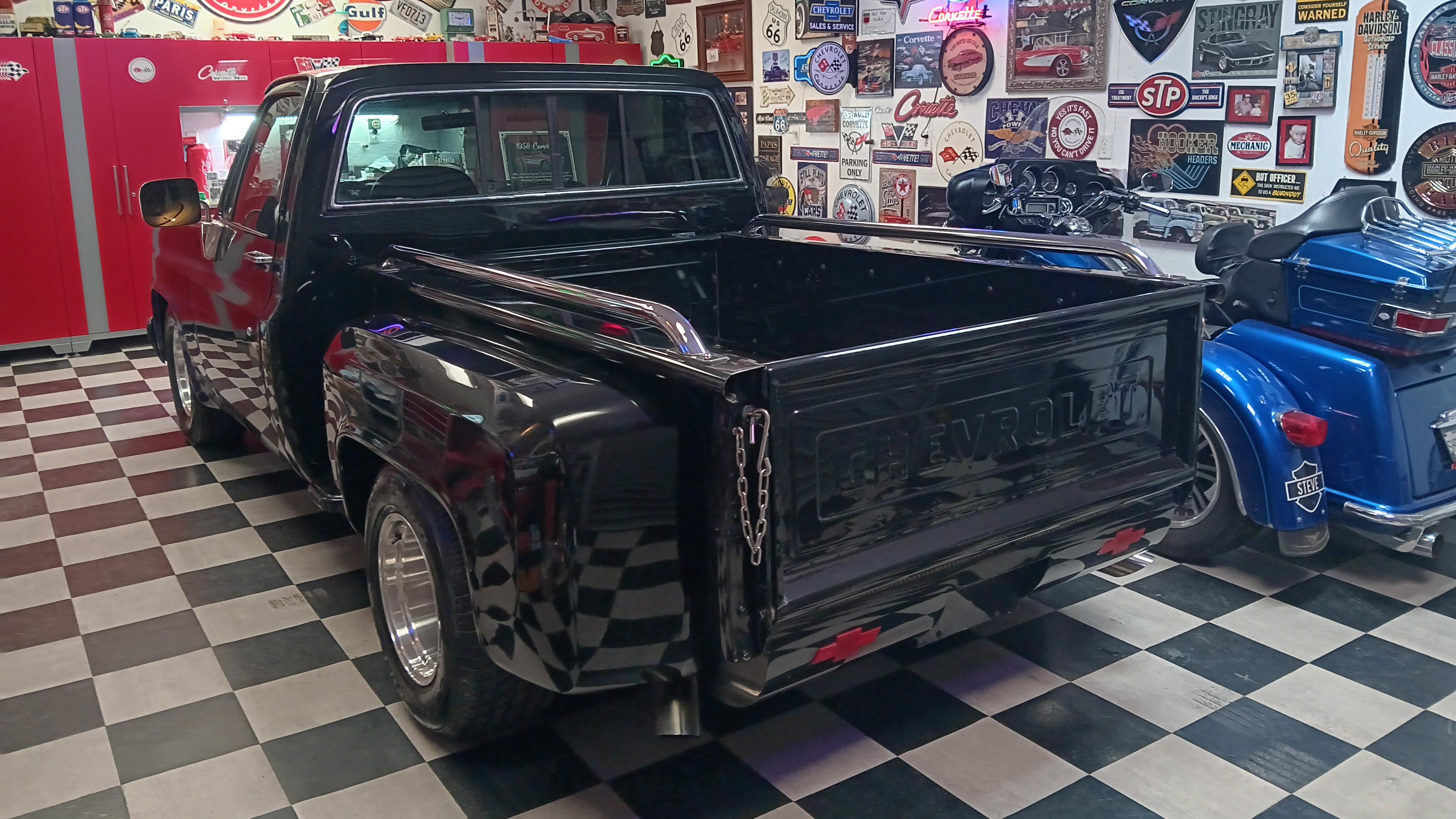 2nd Image of a 1984 CHEVROLET C10