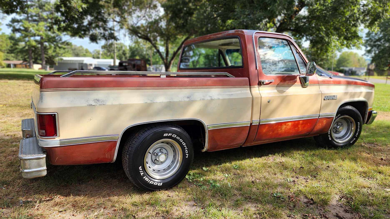 2nd Image of a 1987 CHEVROLET C10