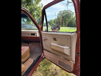 Image 7 of 9 of a 1987 CHEVROLET C10