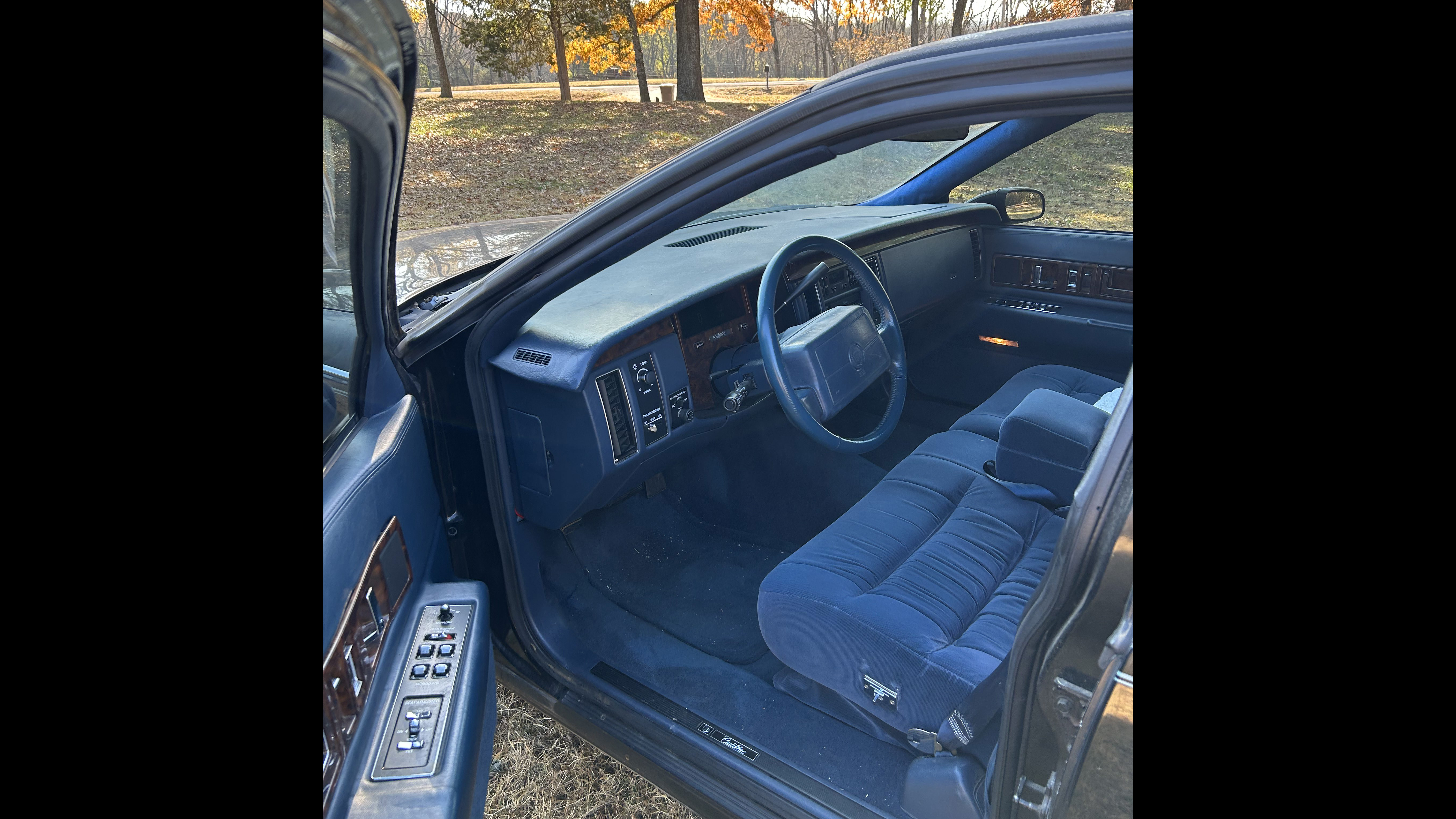 7th Image of a 1993 CADILLAC FLEETWOOD