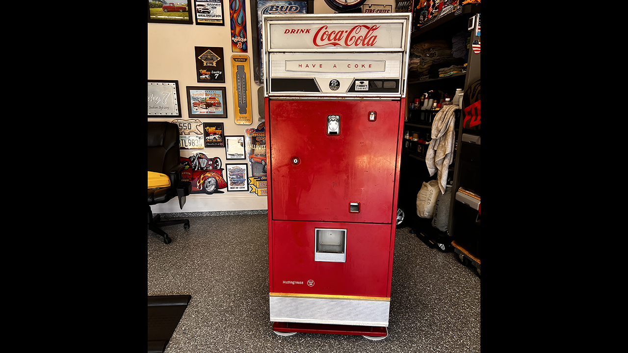 0th Image of a N/A COCA COLA VENDING MACHINE