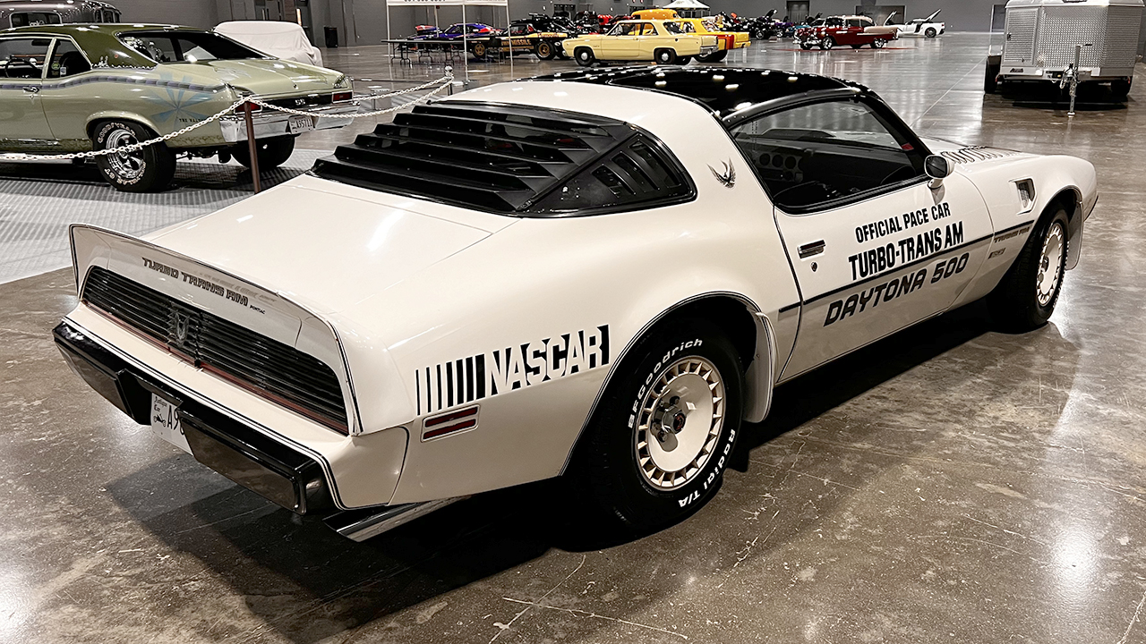 3rd Image of a 1981 PONTIAC FIREBIRD SE