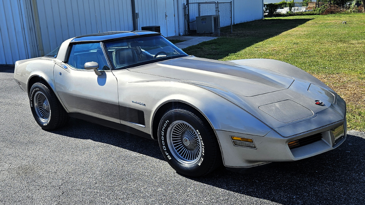 1st Image of a 1982 CHEVROLET CORVETTE