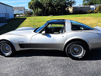 Image 5 of 19 of a 1982 CHEVROLET CORVETTE