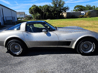 Image 6 of 19 of a 1982 CHEVROLET CORVETTE