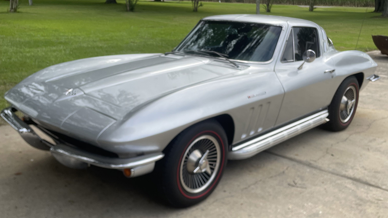 1st Image of a 1965 CHEVROLET CORVETTE