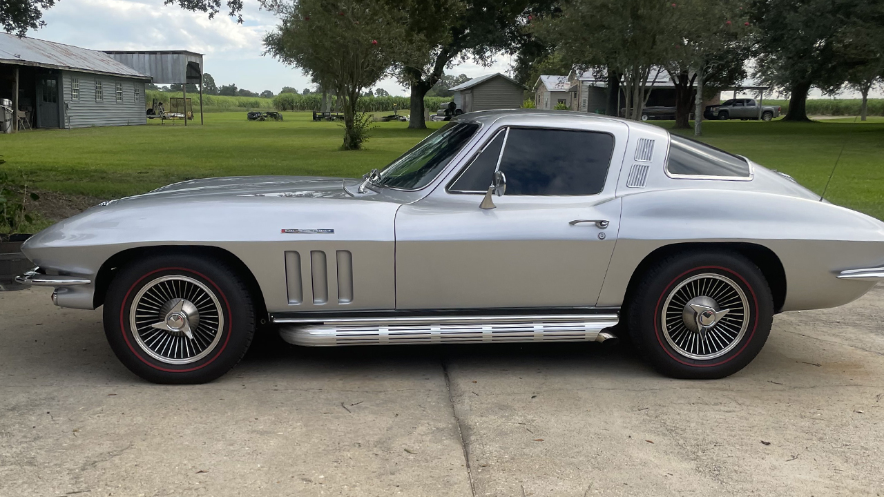 2nd Image of a 1965 CHEVROLET CORVETTE