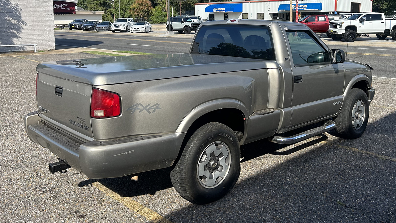 2nd Image of a 2000 CHEVROLET S10