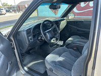 Image 5 of 6 of a 2000 CHEVROLET S10