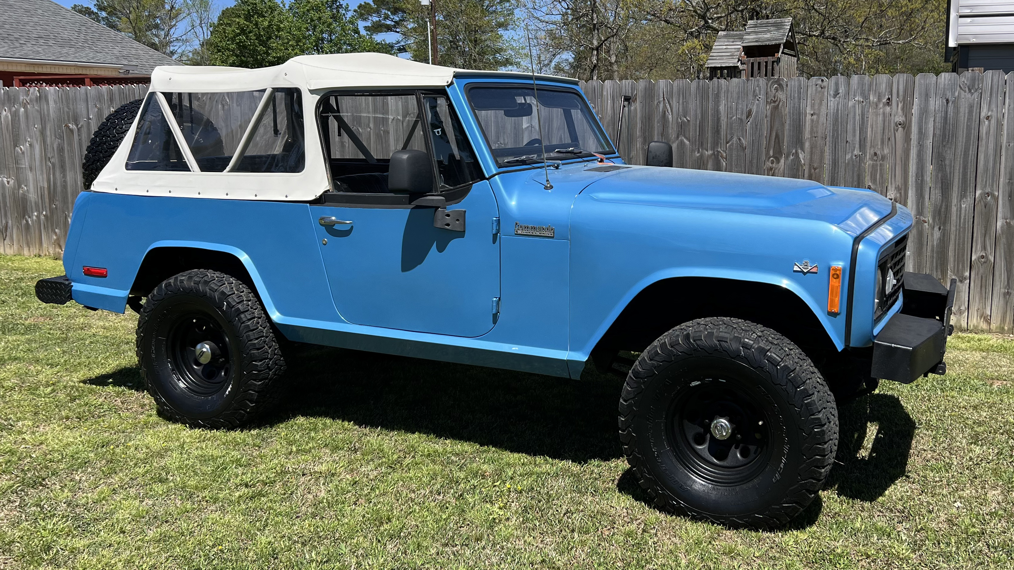 2nd Image of a 1973 JEEP COMMANDO