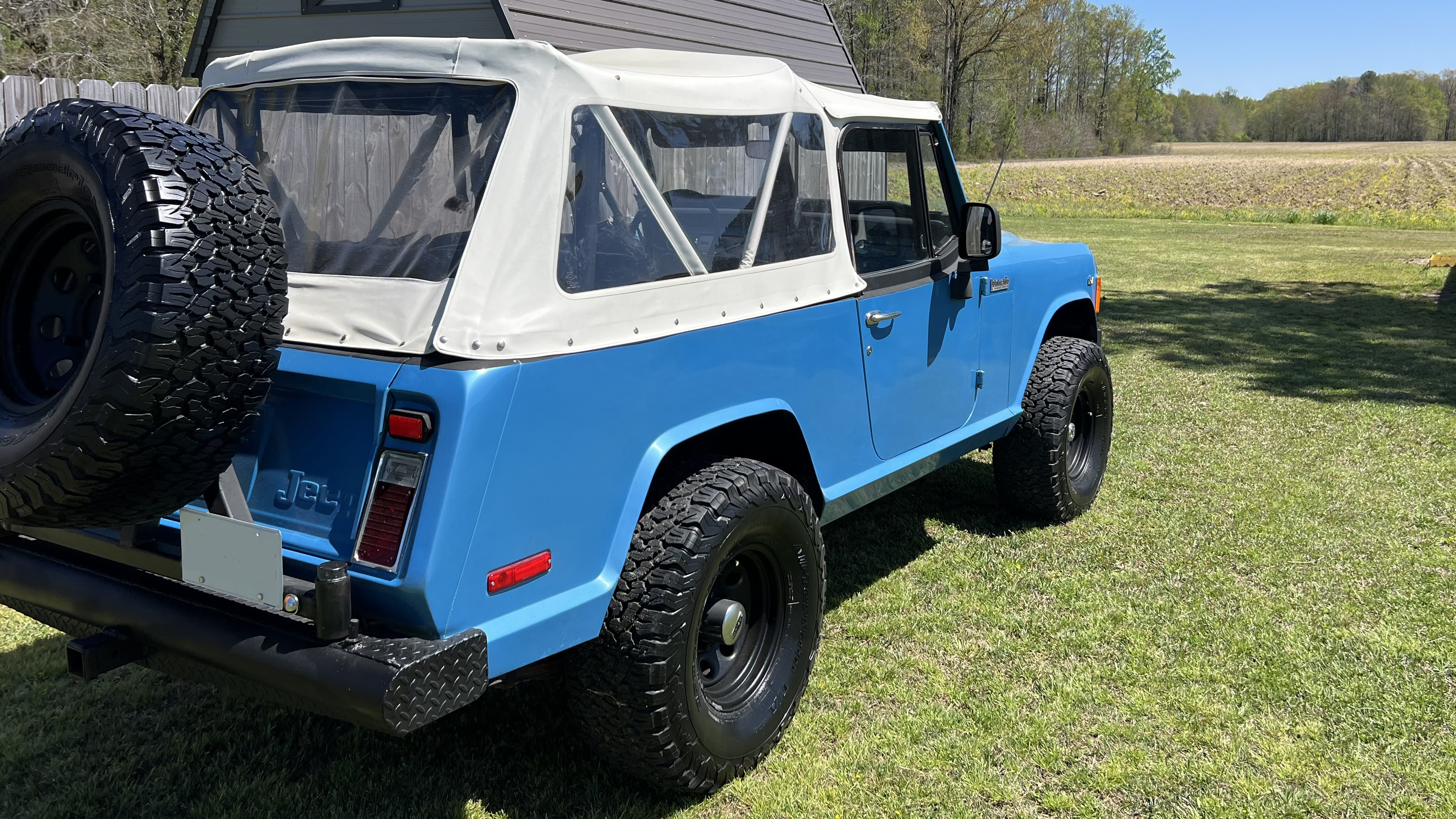 3rd Image of a 1973 JEEP COMMANDO