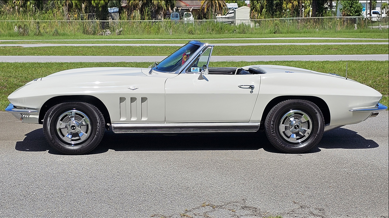 3rd Image of a 1966 CHEVROLET CORVETTE