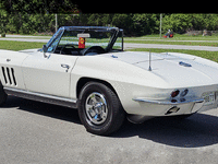 Image 3 of 17 of a 1966 CHEVROLET CORVETTE