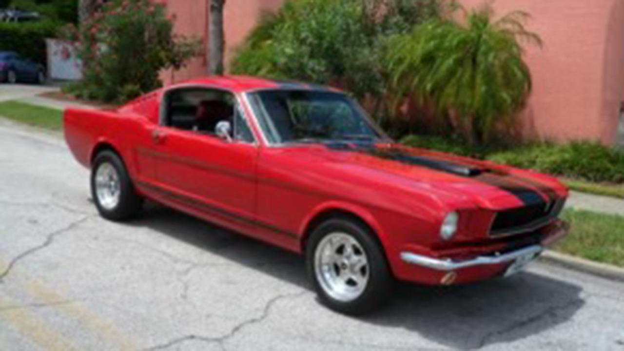 2nd Image of a 1965 FORD MUSTANG FAST BACK