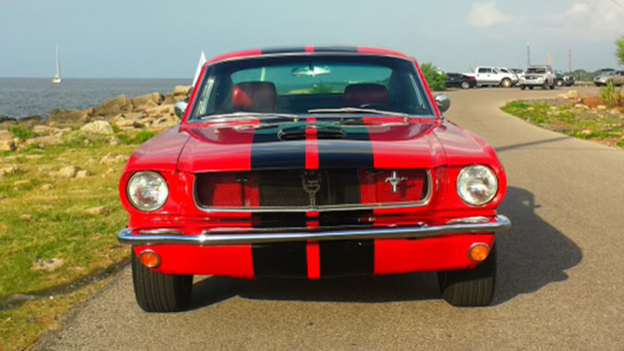 3rd Image of a 1965 FORD MUSTANG FAST BACK