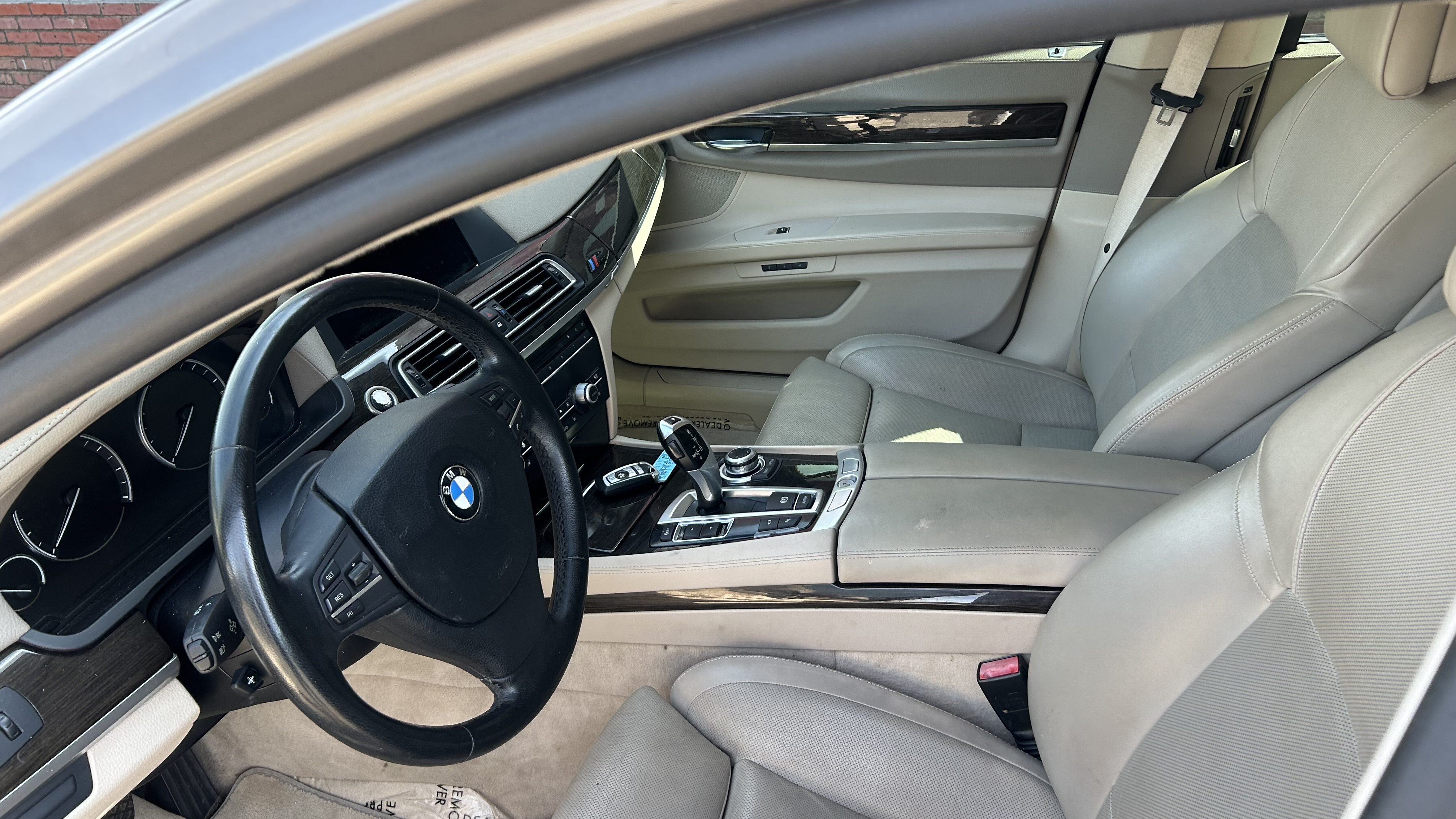 3rd Image of a 2009 BMW 750 LI