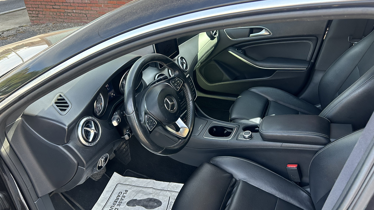 4th Image of a 2016 MERCEDES CLA 250