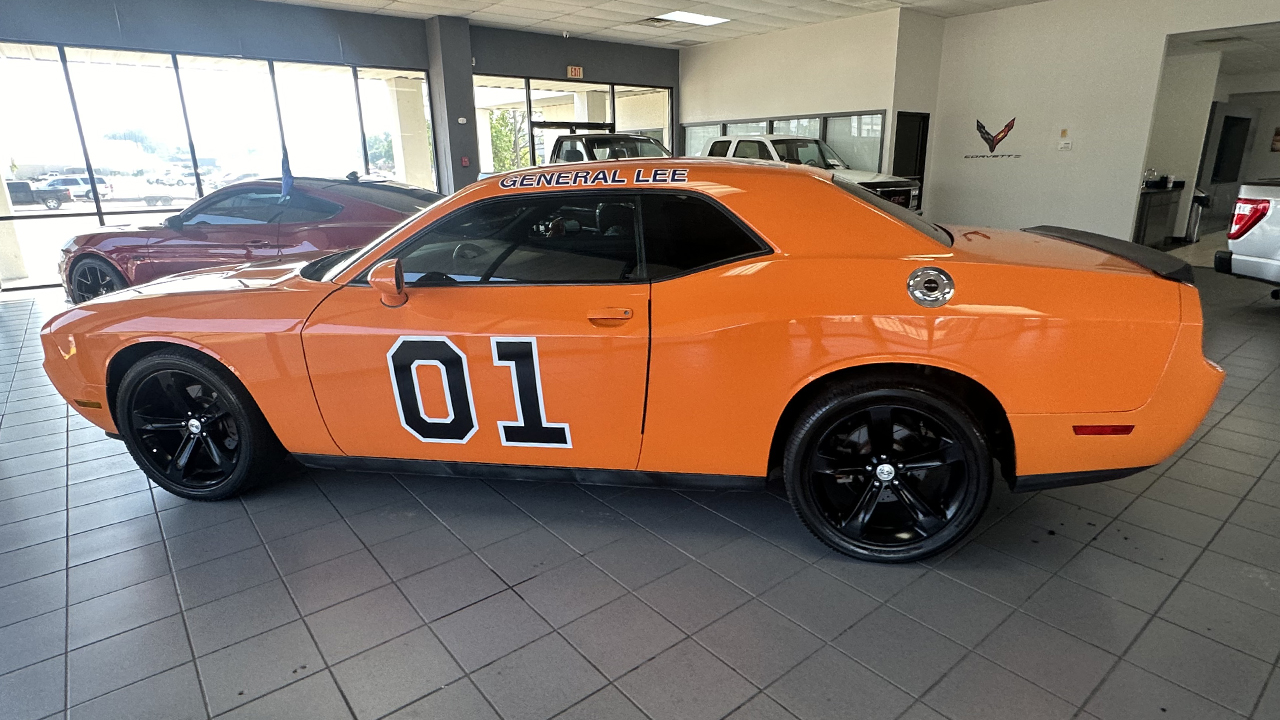 3rd Image of a 2014 DODGE CHALLENGER