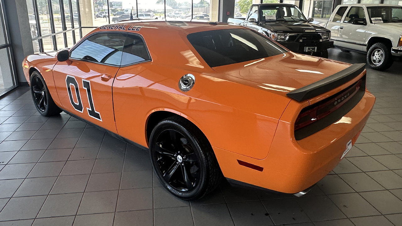 4th Image of a 2014 DODGE CHALLENGER