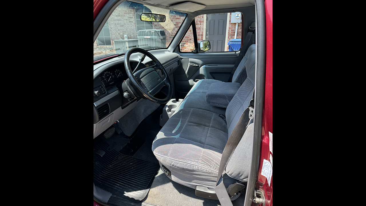 2nd Image of a 1994 FORD F150