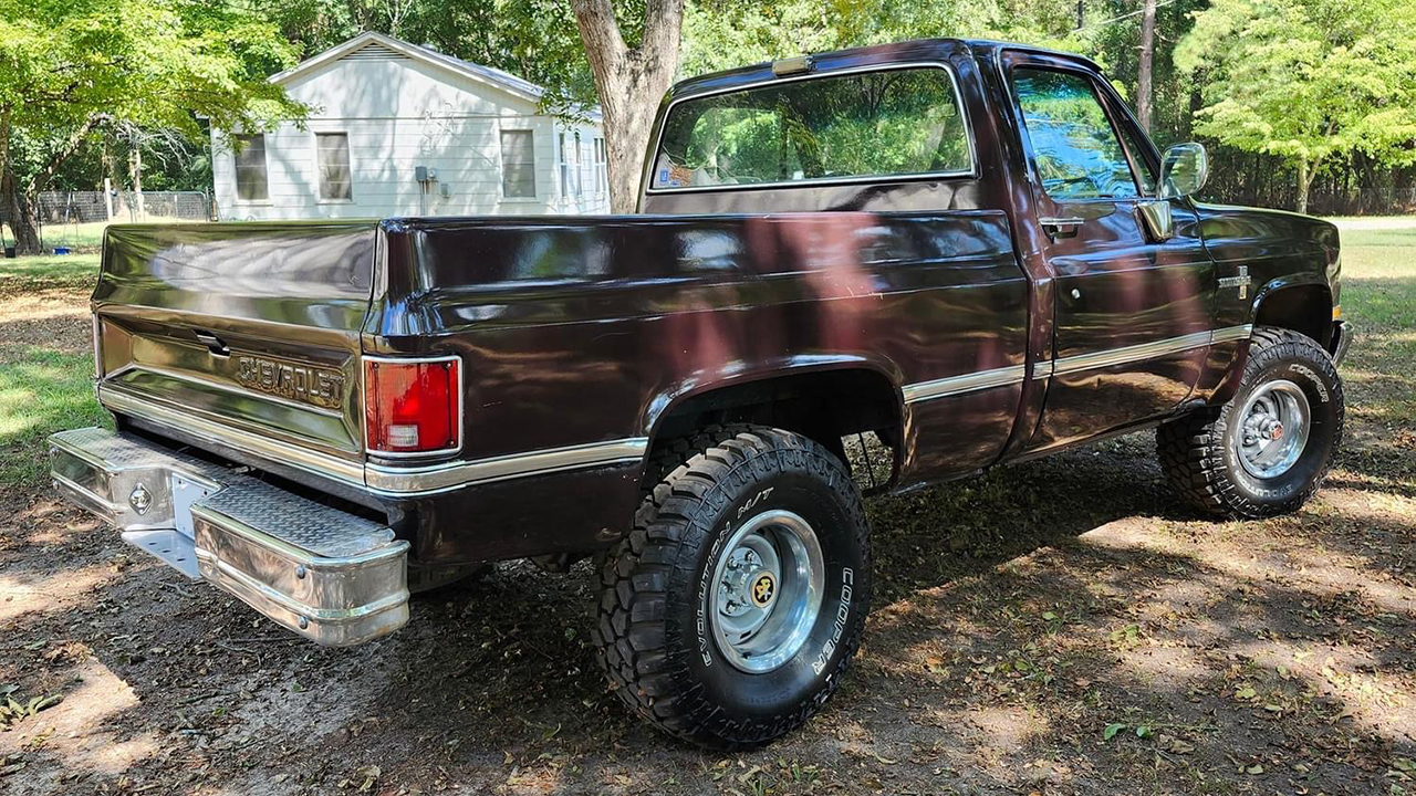 2nd Image of a 1985 CHEVROLET SILVERADO K10