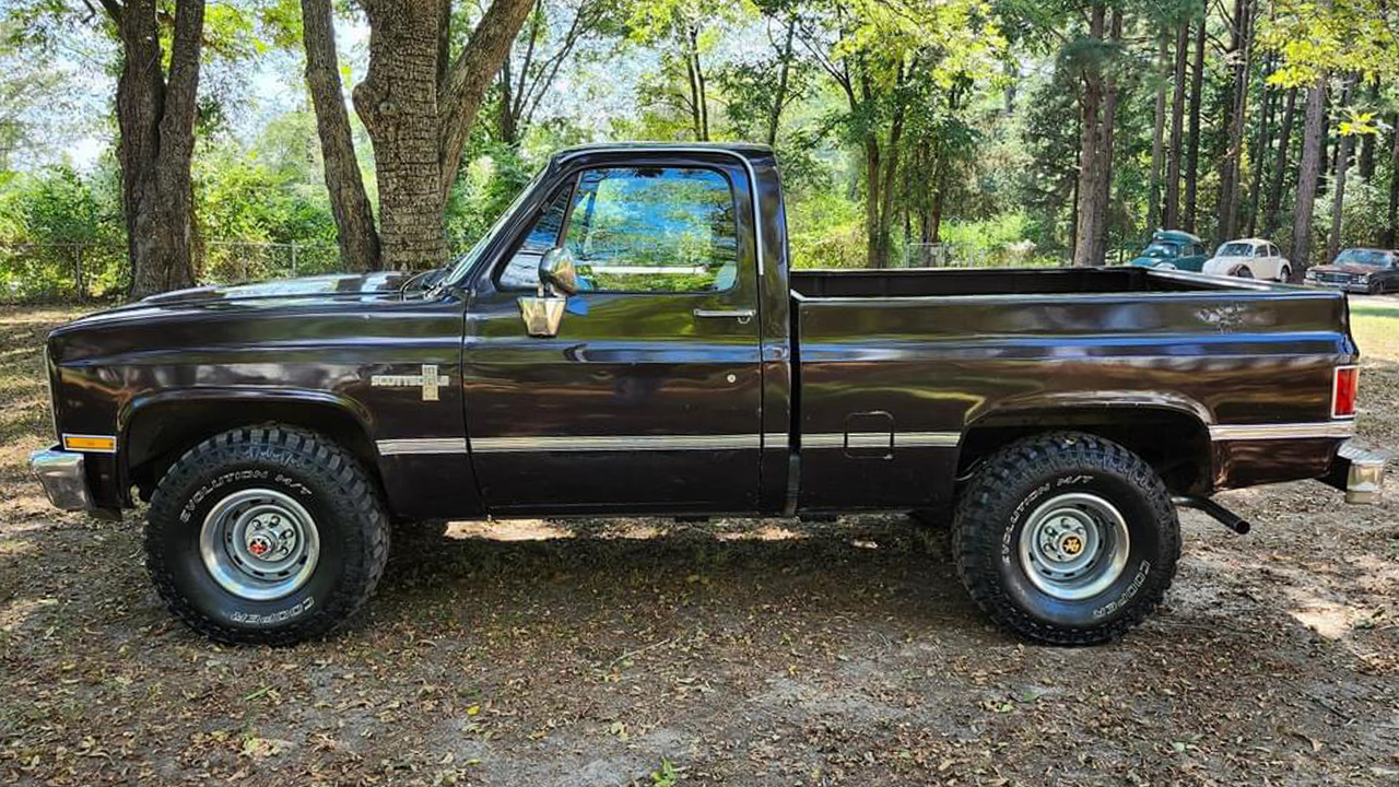 3rd Image of a 1985 CHEVROLET SILVERADO K10