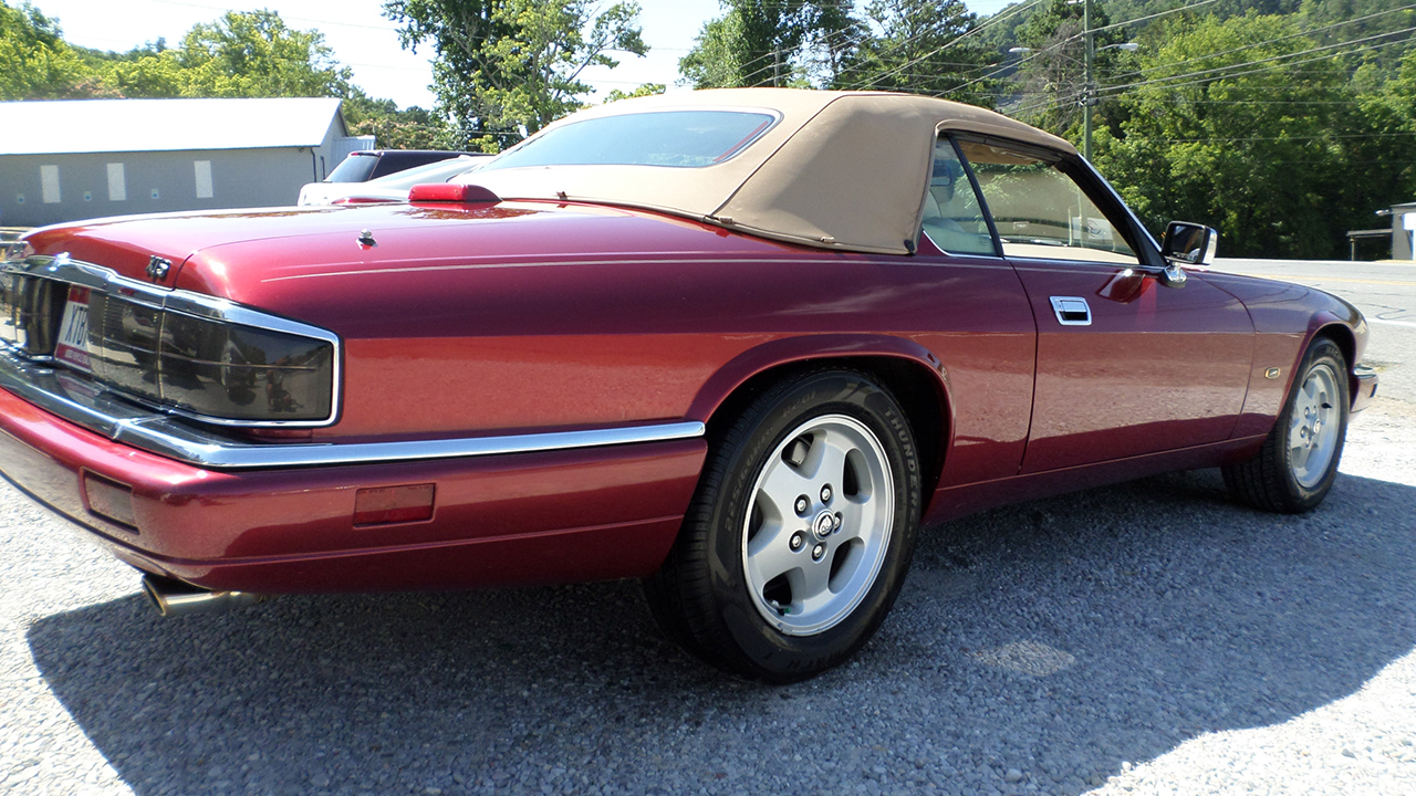 4th Image of a 1996 JAGUAR XJS