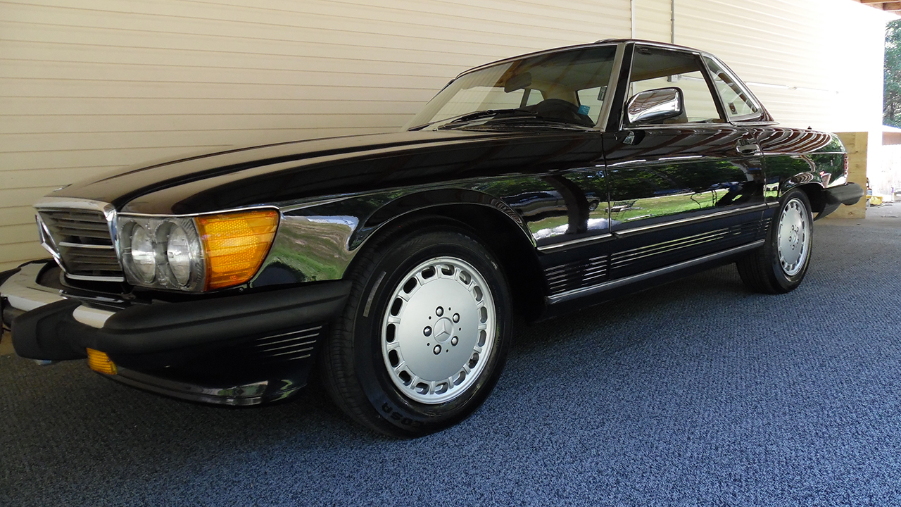 2nd Image of a 1987 MERCEDES 560 SL