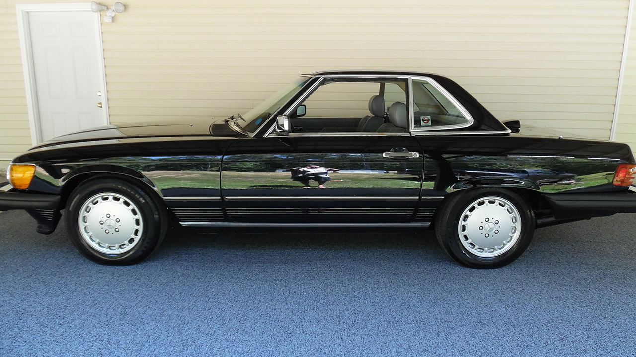 3rd Image of a 1987 MERCEDES 560 SL