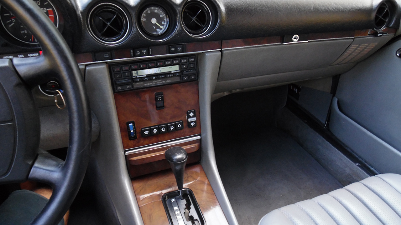 13th Image of a 1987 MERCEDES 560 SL