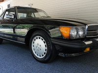 Image 2 of 20 of a 1987 MERCEDES 560 SL