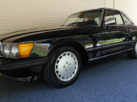 Image 3 of 20 of a 1987 MERCEDES 560 SL