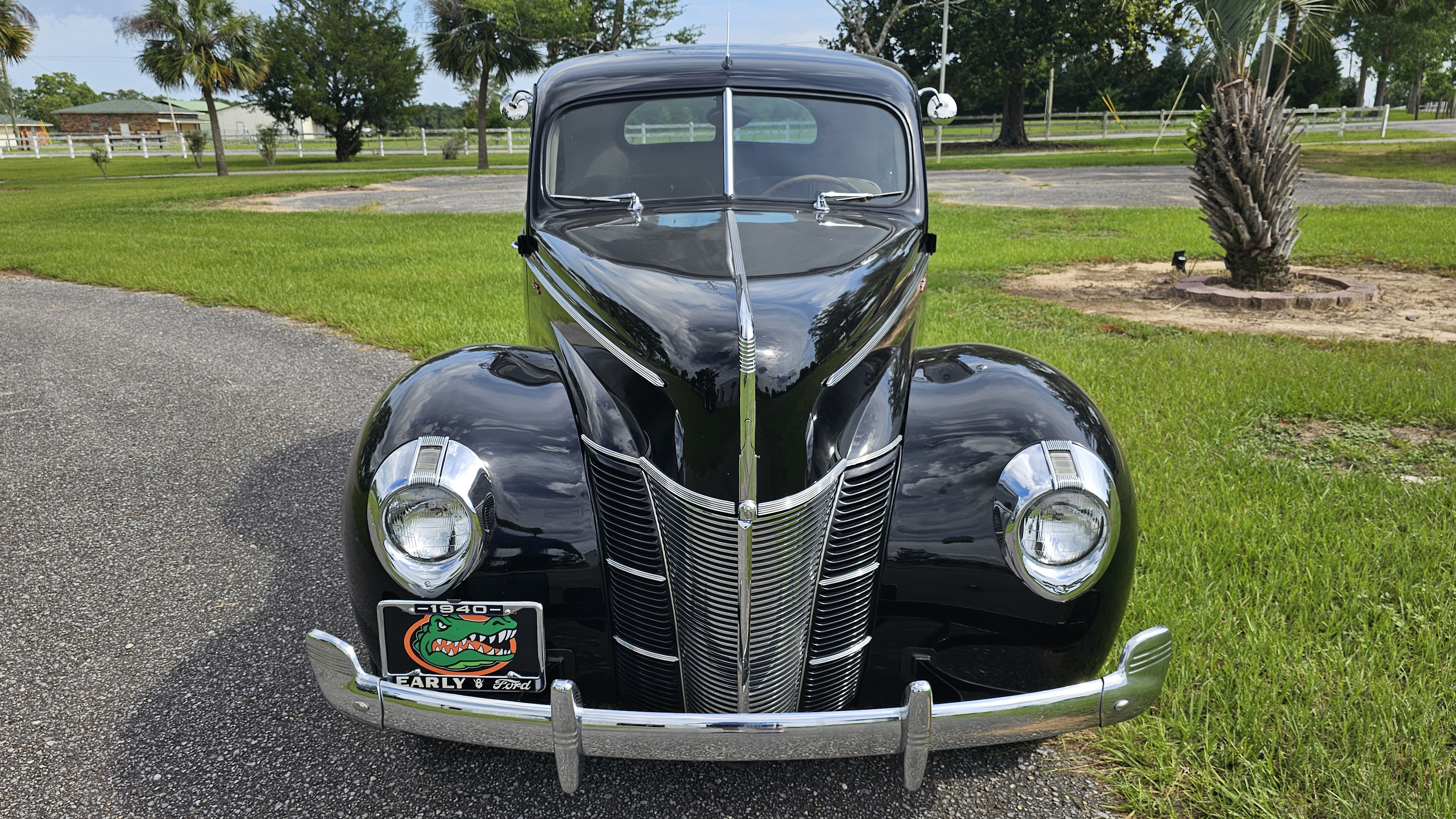 2nd Image of a 1940 FORD DELUXE